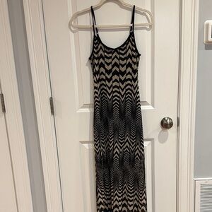 XS/S Elegant Black and Cream Chevron Dress